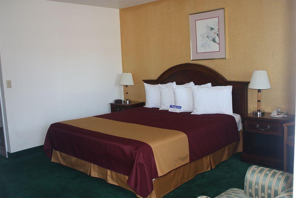 Value Inn & Suites Redding Bagian luar foto