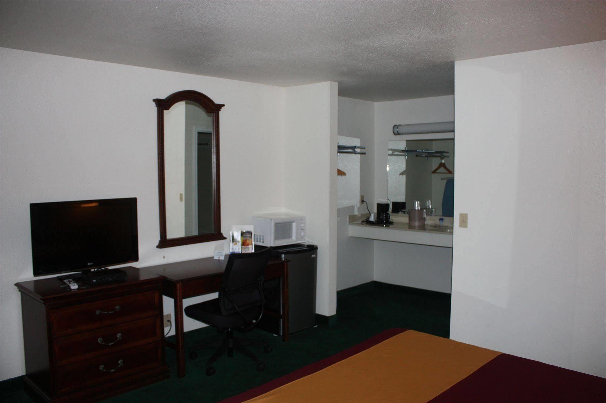 Value Inn & Suites Redding Bagian luar foto