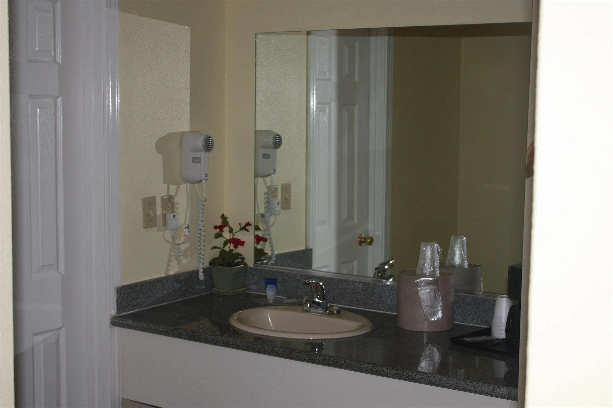 Value Inn & Suites Redding Bagian luar foto
